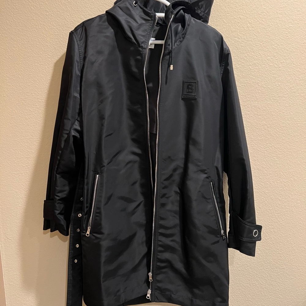 Burberry darkblue/black Hooded Coat. In brand new condition. Never worn.